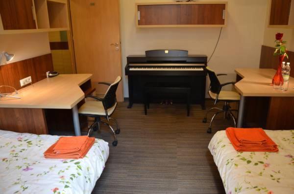 Hostel Dom Studencki Akademia Muzyczna Krakau Exterior foto
